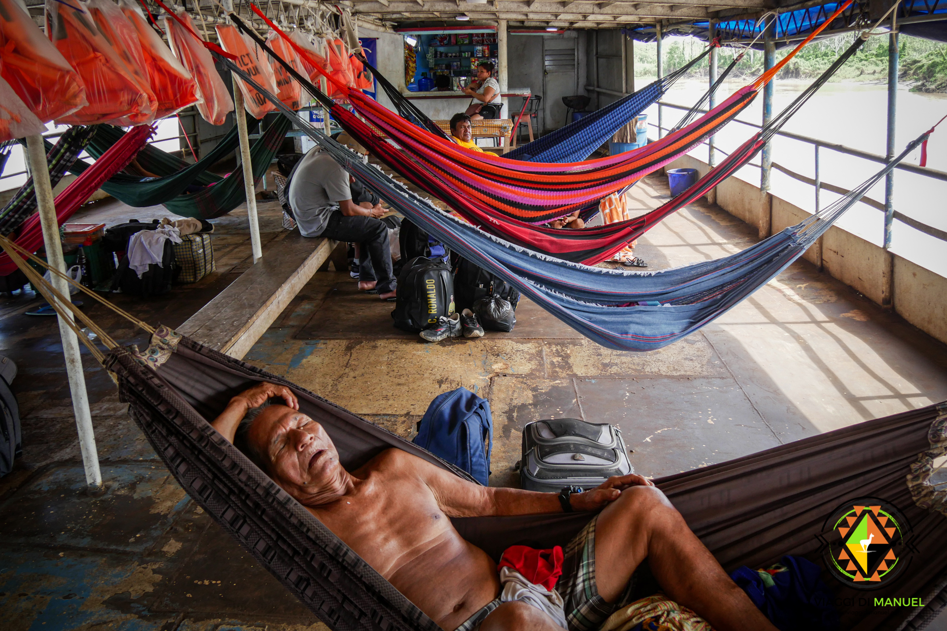 Iquitos - Leticia, Lancha lenta